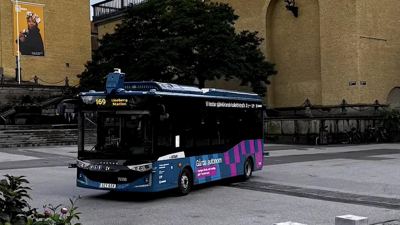 Автономный автобус Karsan попал в аварию с трамваем в Гетеборге. «Похоже, инцидент не связан с системой автономного вождения», — говорит Карсан.