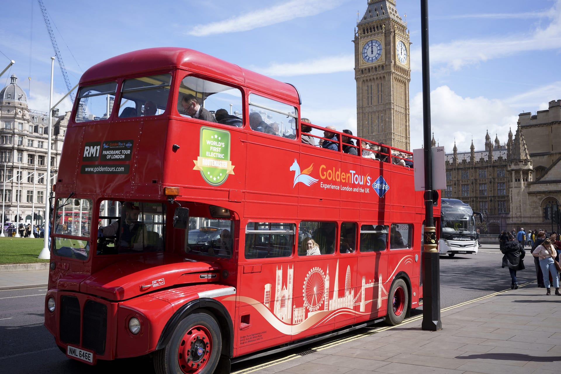 Magtec завершает электрическое переоборудование London Routemaster для Golden Tours