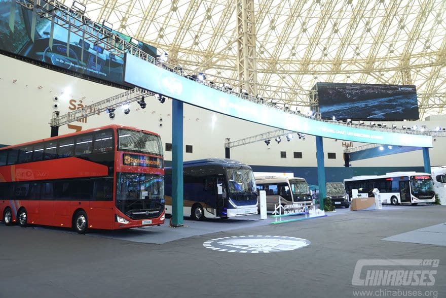 Пакетная доставка: двухэтажные электробусы Zhongtong N11D прибывают во Вьетнам